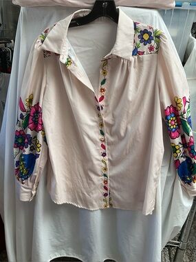 Vintage  Floral Embroidered Cream Button-Up Blouse